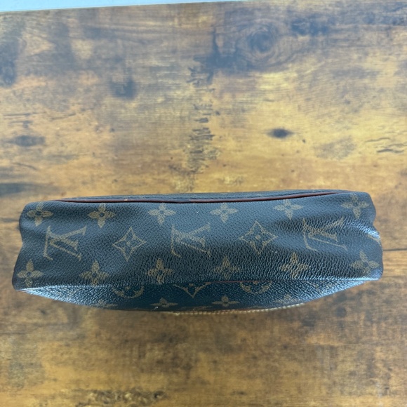 Louis Vuitton Monogram Toiletry/Clutch Bag - Picture 5 of 9